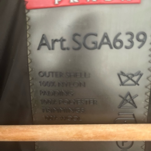 Prada - Picture 8 of 8